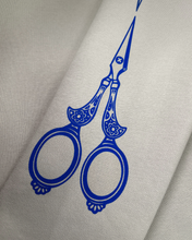 Carica l'immagine nel visualizzatore di Gallery, Coraline hoodie