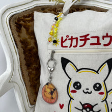 Carica l&#39;immagine nel visualizzatore di Gallery, Chibi Canva Bag - Pikachu
